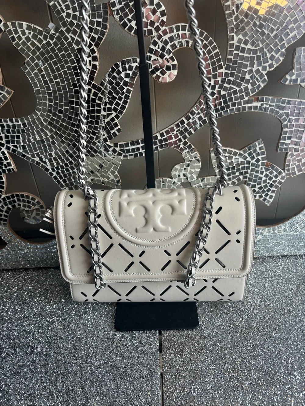 🌟Tory Burch Fleming White Perforated Leather Shoulder Bag with Chain Straps